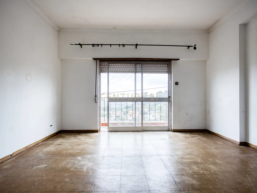 Moradia com elevado potencial de rentabilização em Camarões – Almargem do Bispo - Image 19