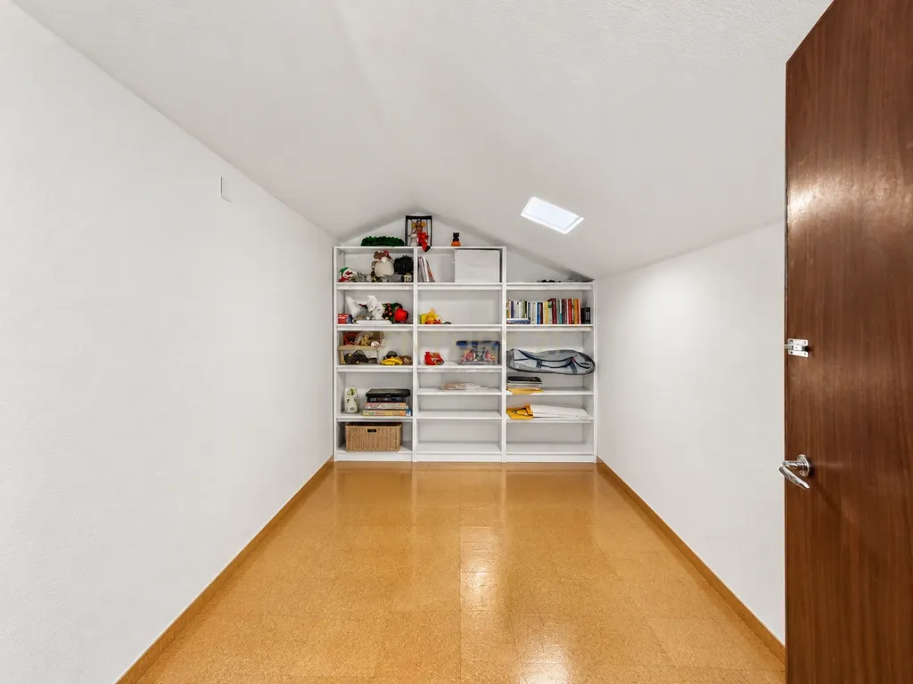 MORADIA T5 COM GARAGEM E PISCINA, 327 M² DE TERRENO PARA USUFRUIR - Image 54