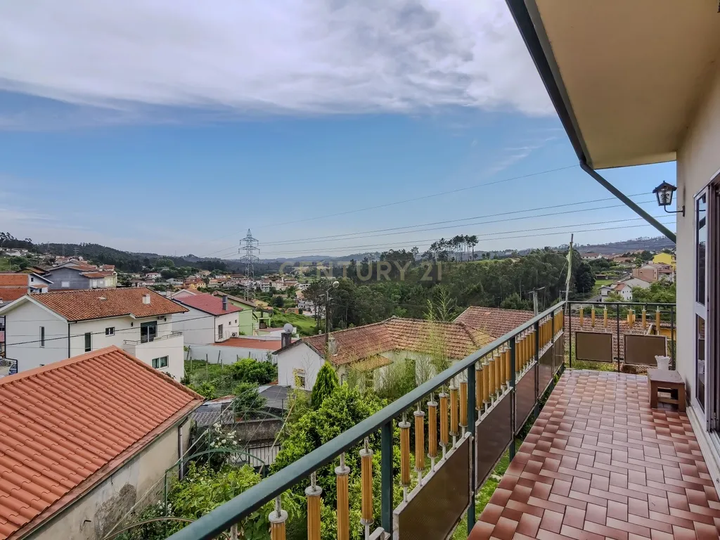 Moradia Bifamiliar T3+T3 em São Pedro da cova – Espaço, Tranquilidade e Conforto - Image 73
