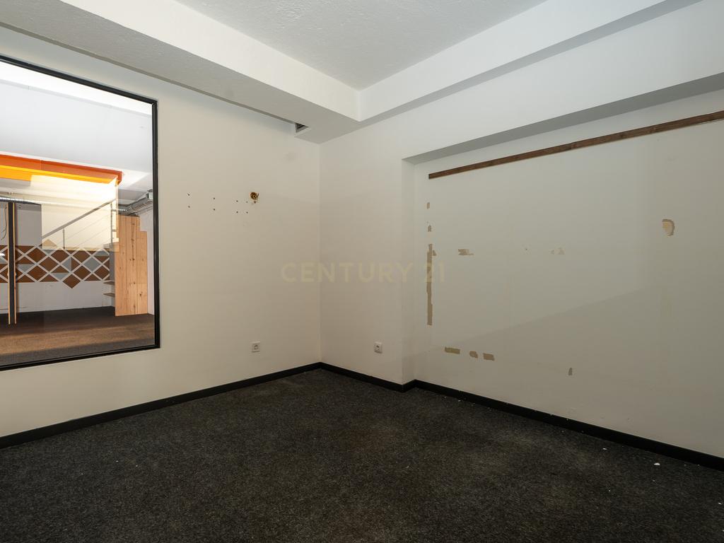 Loja com Cave e Mezanine no Centro de Lisboa - Image 26
