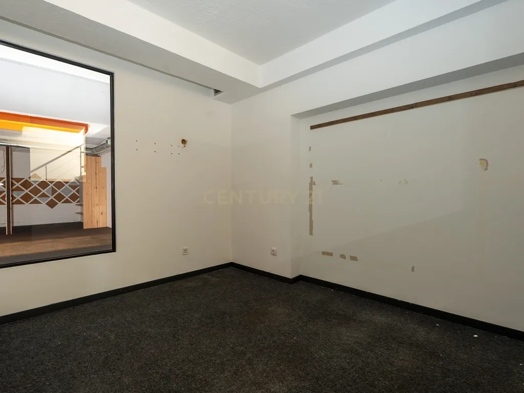 Loja com Cave e Mezanine no Centro de Lisboa - Image 26