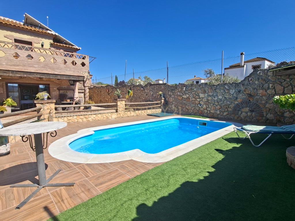 Moradia andaluza independente com piscina privada, jardim bem cuidado, cozinha exterior com churrasqueira e charme tradicional na tranquila zona residencial de Los Arroyos (Arriate), a apenas 10 minutos de Ronda e a menos de uma hora da Costa del Sol — pronta a habitar. - Image 8