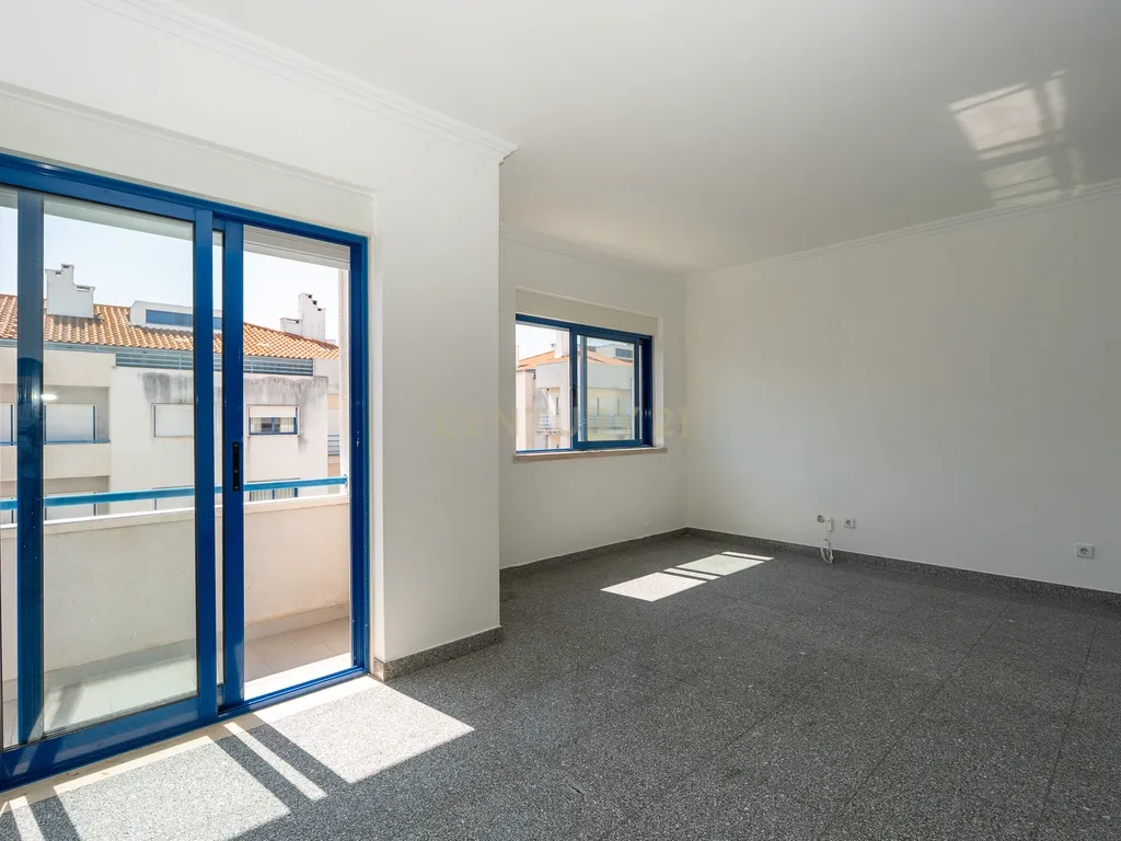 Apartamento T3 Janelas do Parque no Montijo - Image 9