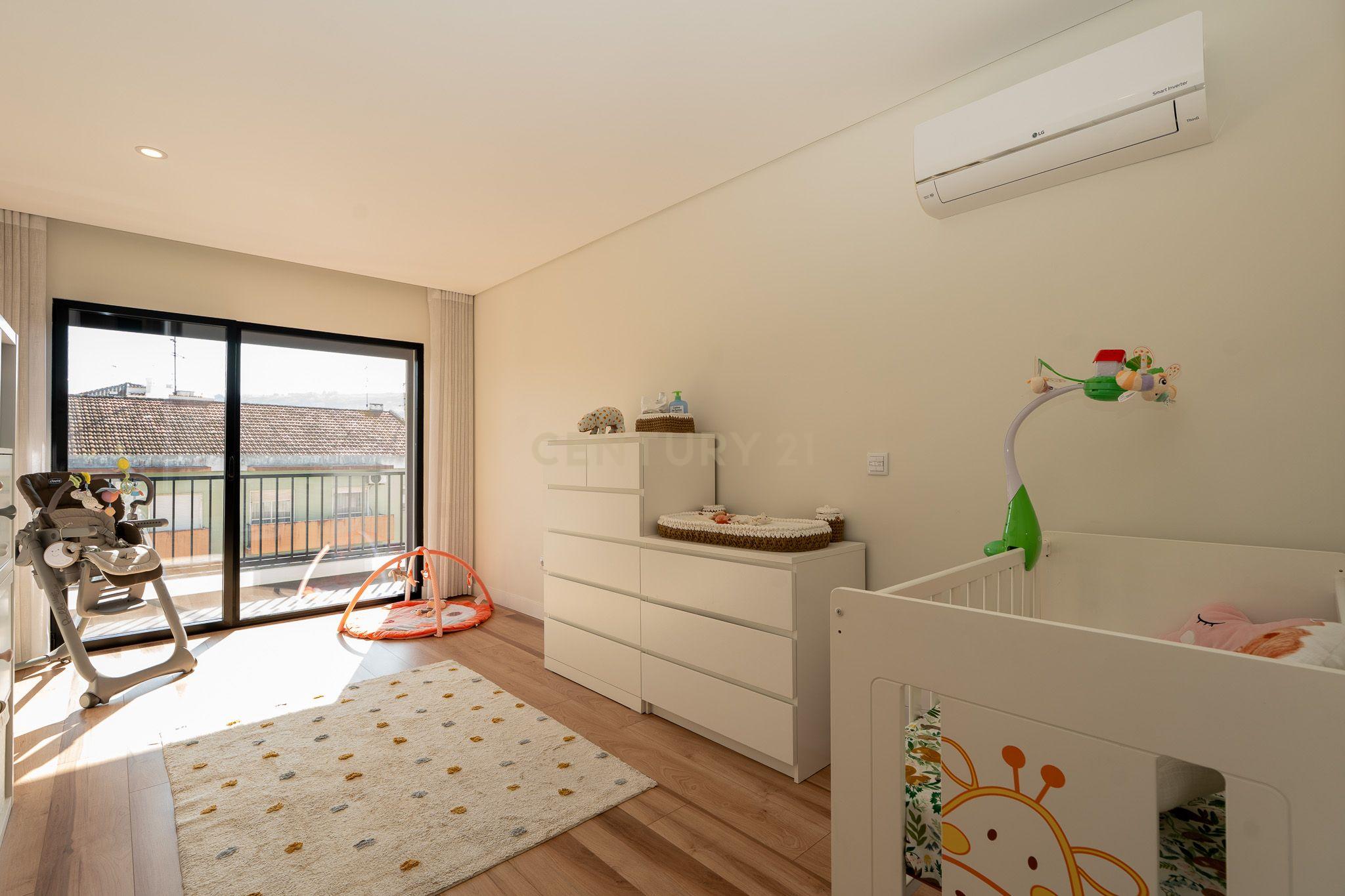 Apartamento T3+1 duplex, com terraço e estacionamento, no centro da cidade de Torres Vedras - Image 36
