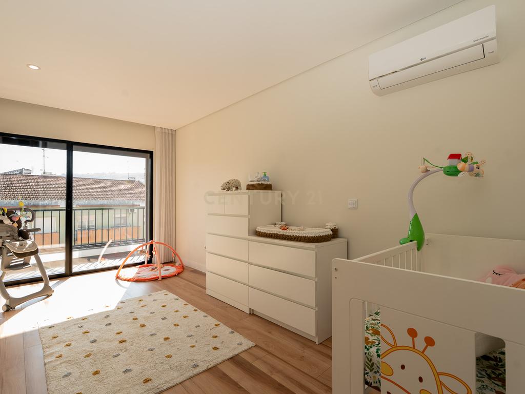 Apartamento T3+1 duplex, com terraço e estacionamento, no centro da cidade de Torres Vedras - Image 36