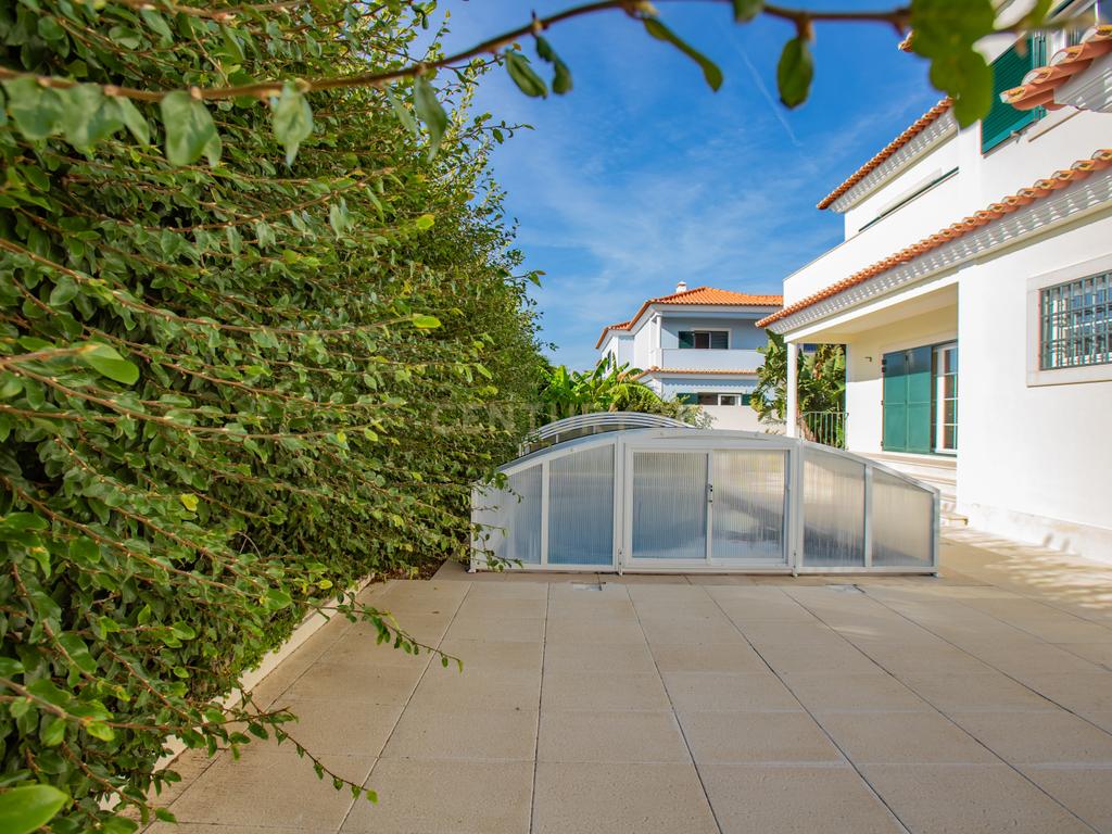 Moradia isolada na Areia , com 627 m2 de área total, piscina e jardim. - Image 23