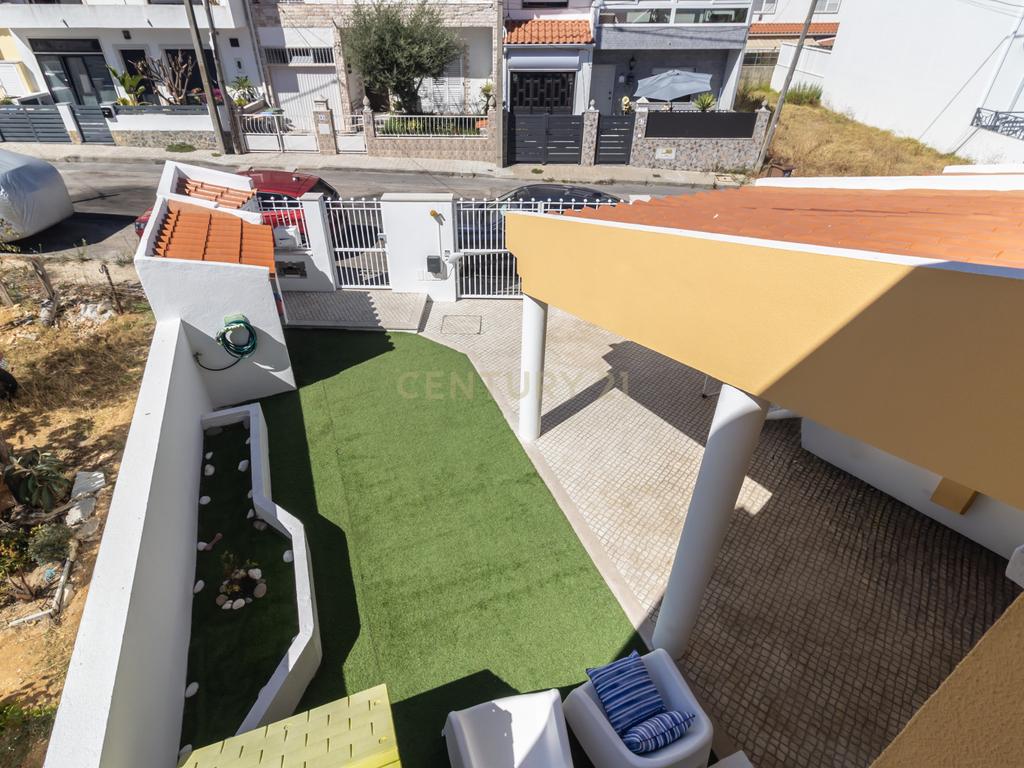 Moradia T3 com Piscina e Excelentes Áreas nos Foros de Amora - Image 30