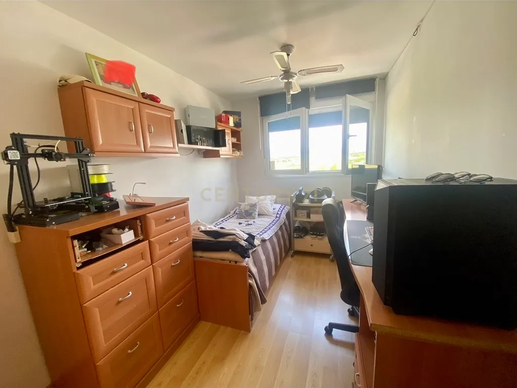 Luxuoso Apartamento com Vista Panorâmica em Madrid - Image 17