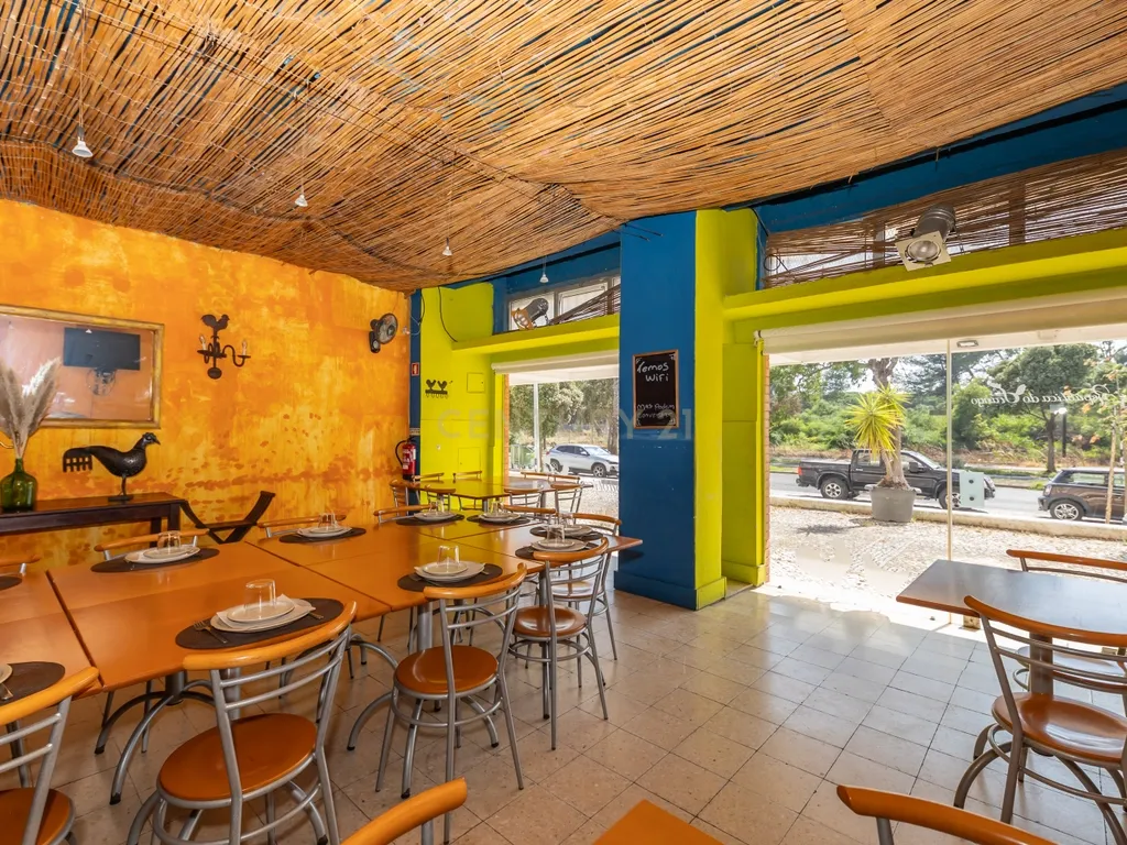 Restaurante "República dos Frangos" – Oportunidade Única em São João, Junto à Praia - Image 23