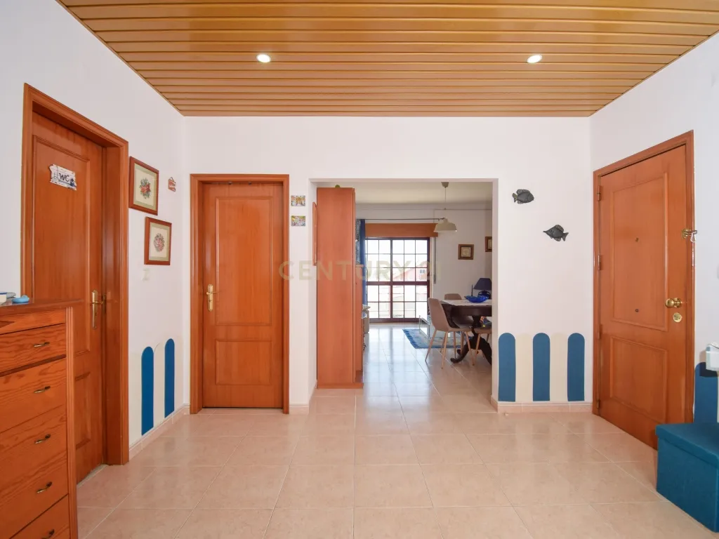 Apartamento T3, com 107 m² de área útil, estúdio musical com 40 m² e garagem fechada , varanda e arrecadação - Image 7