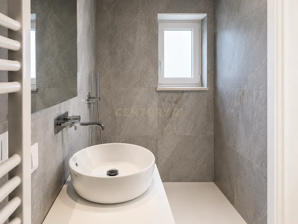 Apartamento T3 como novo centro de Cascais e com vista mar - Image 24