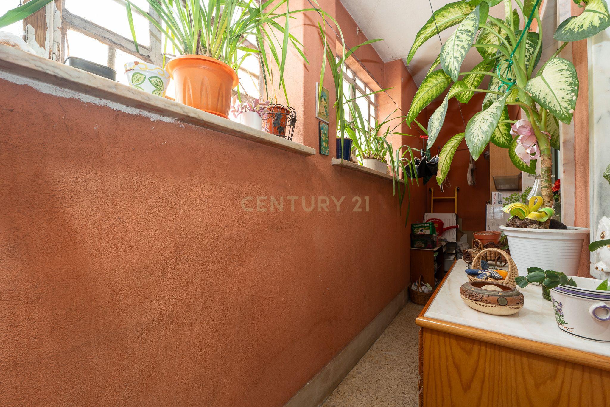 Apartamento de tipologia T3, com cerca de 115 m2, 2 WC, despensa, localizado numa das artérias principais da cidade de Odivelas, mais concretamente na Rua Professor Dr. Augusto Abreu Lopes. - Image 16