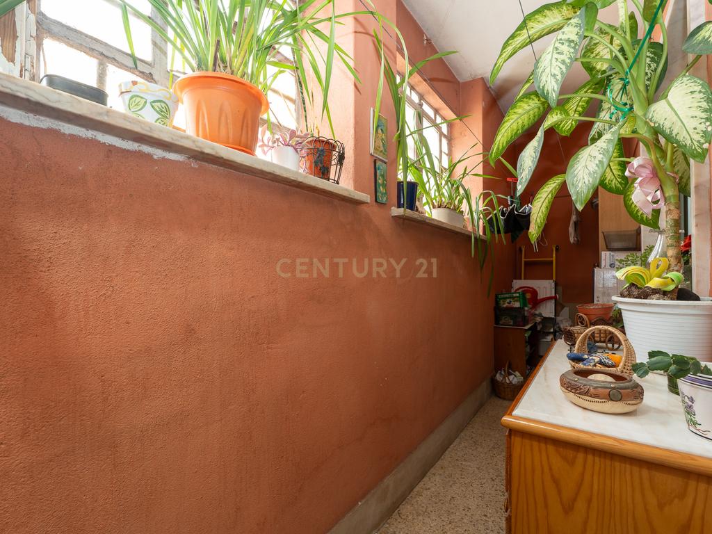 Apartamento de tipologia T3, com cerca de 115 m2, 2 WC, despensa, localizado numa das artérias principais da cidade de Odivelas, mais concretamente na Rua Professor Dr. Augusto Abreu Lopes. - Image 16
