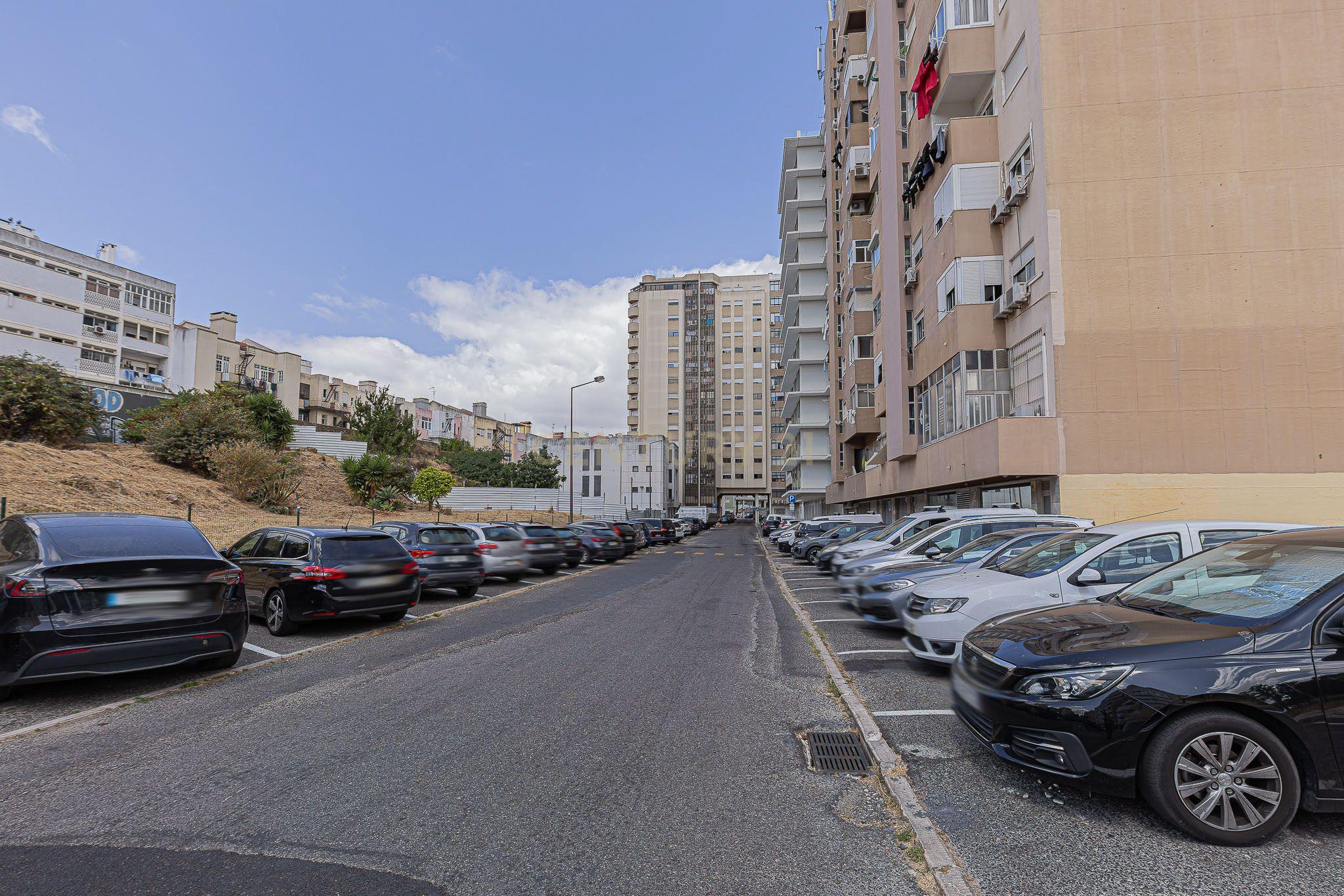 Fotografia 12 de T4 com 180 m² e Garagem Box no Areeiro, Lisboa