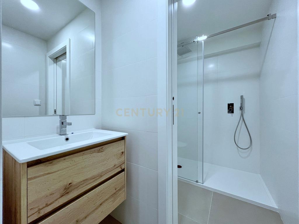Moradia T4 com Piscina na Parede (Cascais, Lisboa) - Image 13