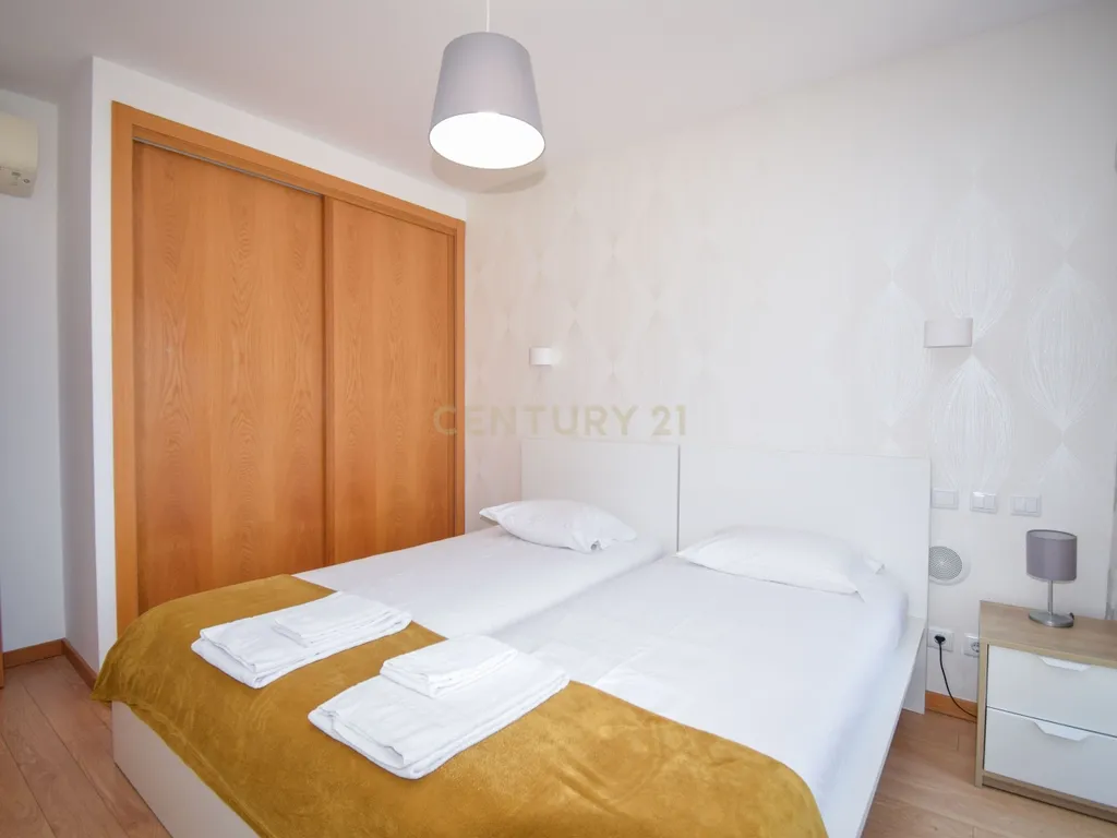 Apartamento T3 com Áreas Generosas e Vista Desafogada - Image 16