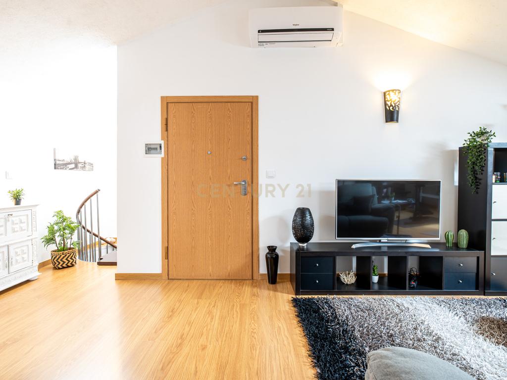 Apartamento T3+1 com Sótão de 100m² na Abrunheira – Oportunidade Única!   - Image 31