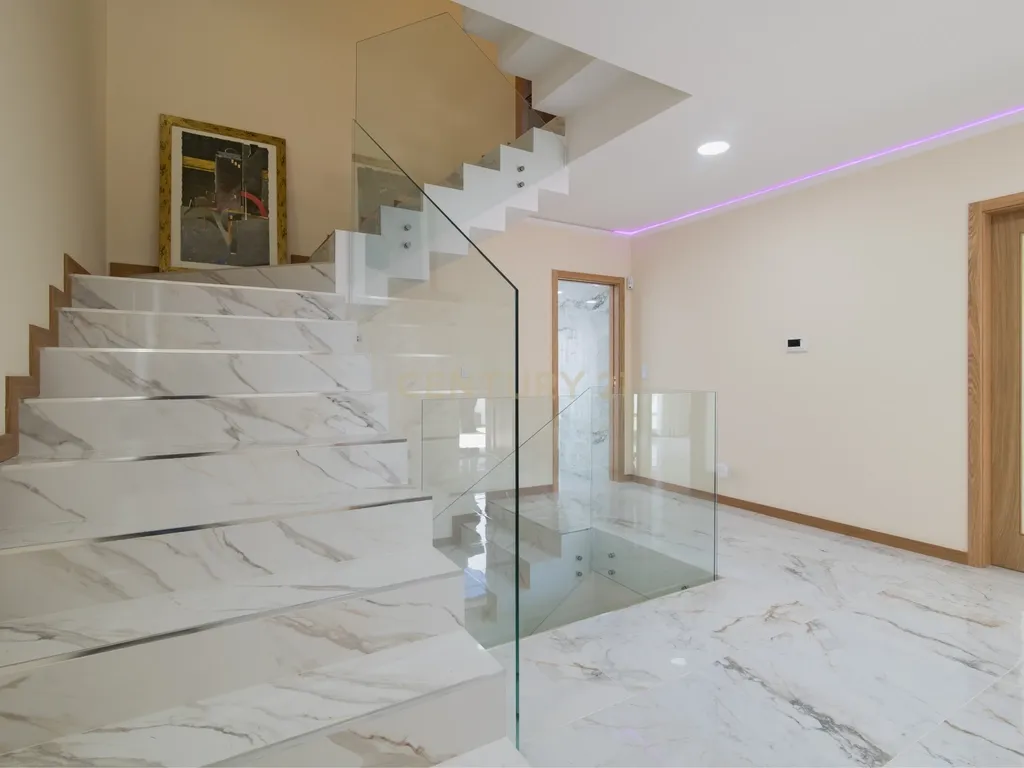 Moradia nova para estrear, de Sonho com Vista Panorâmica Sobre Lisboa no Bairro Casal do Bispo - Image 7