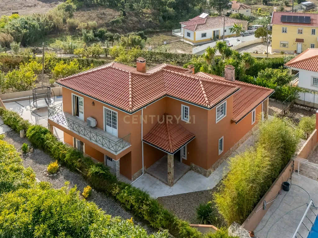 Elegante Moradia T4 com Piscina e Jardim em Mafra: Um Equilíbrio Perfeito entre Campo e Praia - Image 48