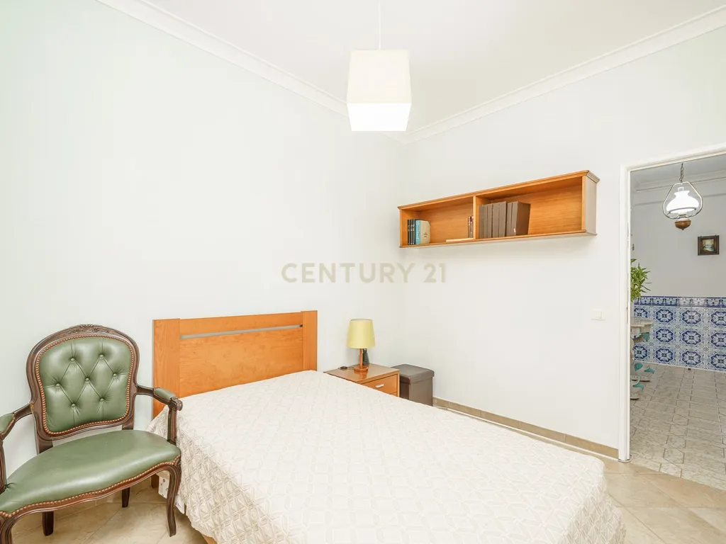 Apartamento T2 na Moita com 2 Varandas e Ponto de Carregamento para Veículos Elétricos - Image 16