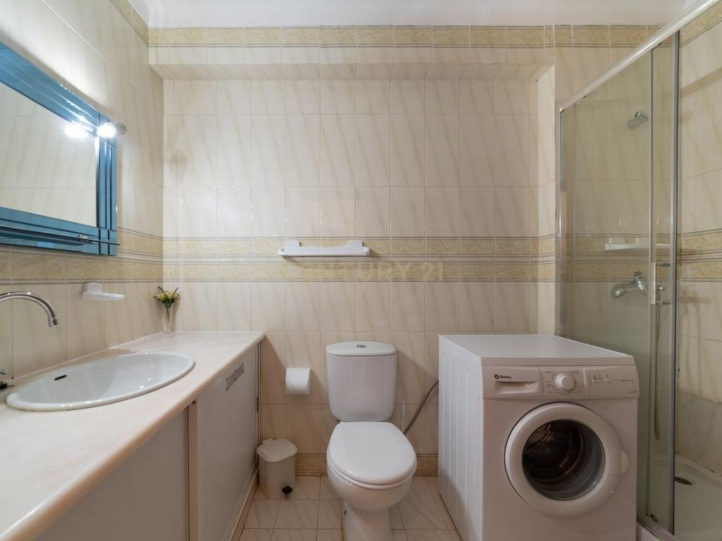 Apartamento T2 em Monte Gordo – Rua Pedonal, a poucos metros da praia - Image 20