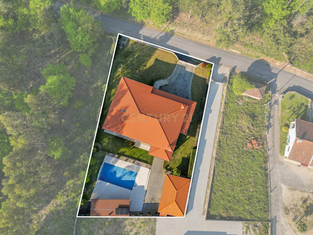 Moradia T4 Independente com Piscina, em Fiscal Amares - Image 50