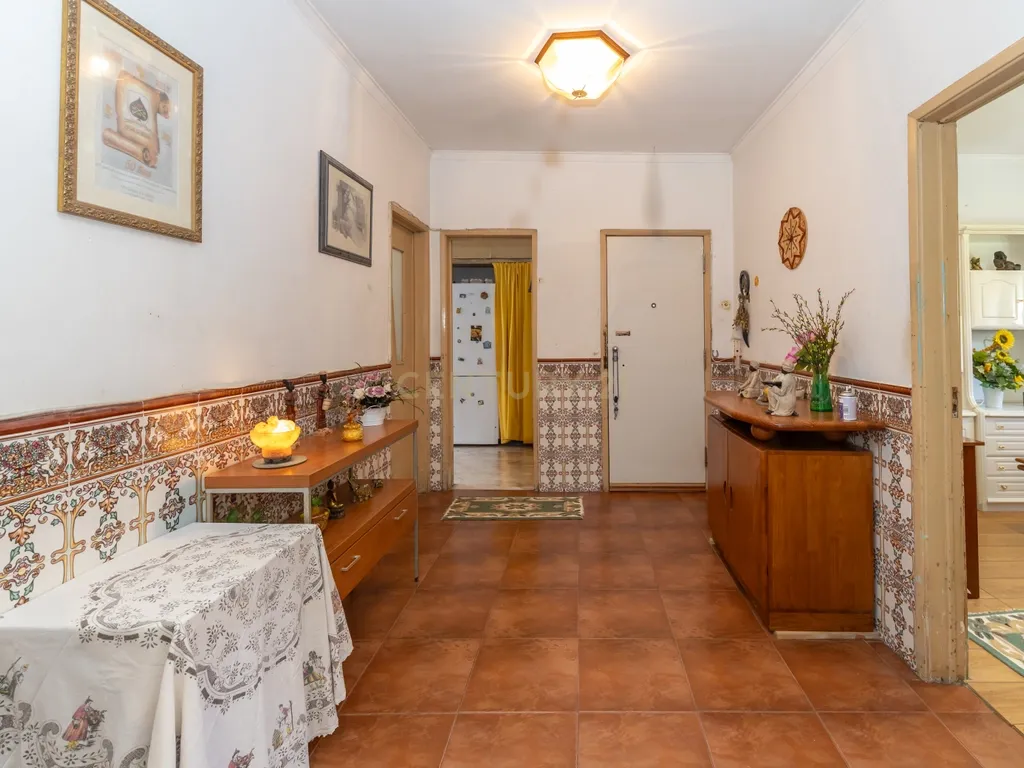 Apartamento T3 no Feijó com logradouro de 261 m2 - Image 8