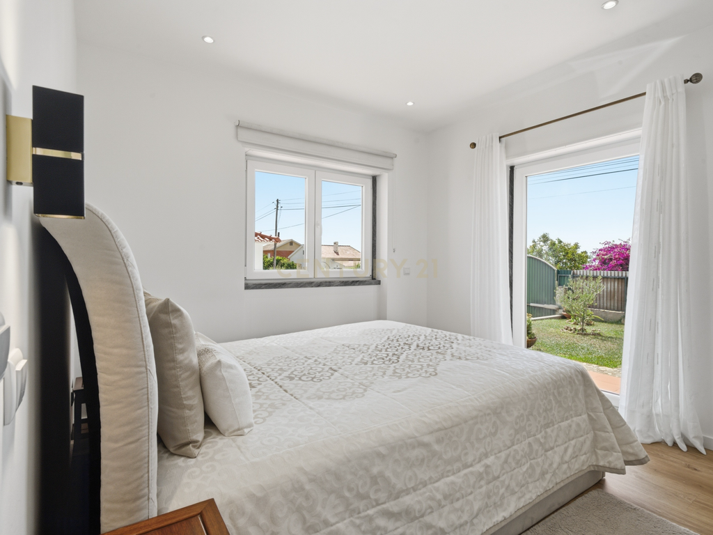 Moradia Isolada com Piscina em Lote de 908 m² | Sala Ampla | Jardim e Vista Desafogada -Mafra - Image 27