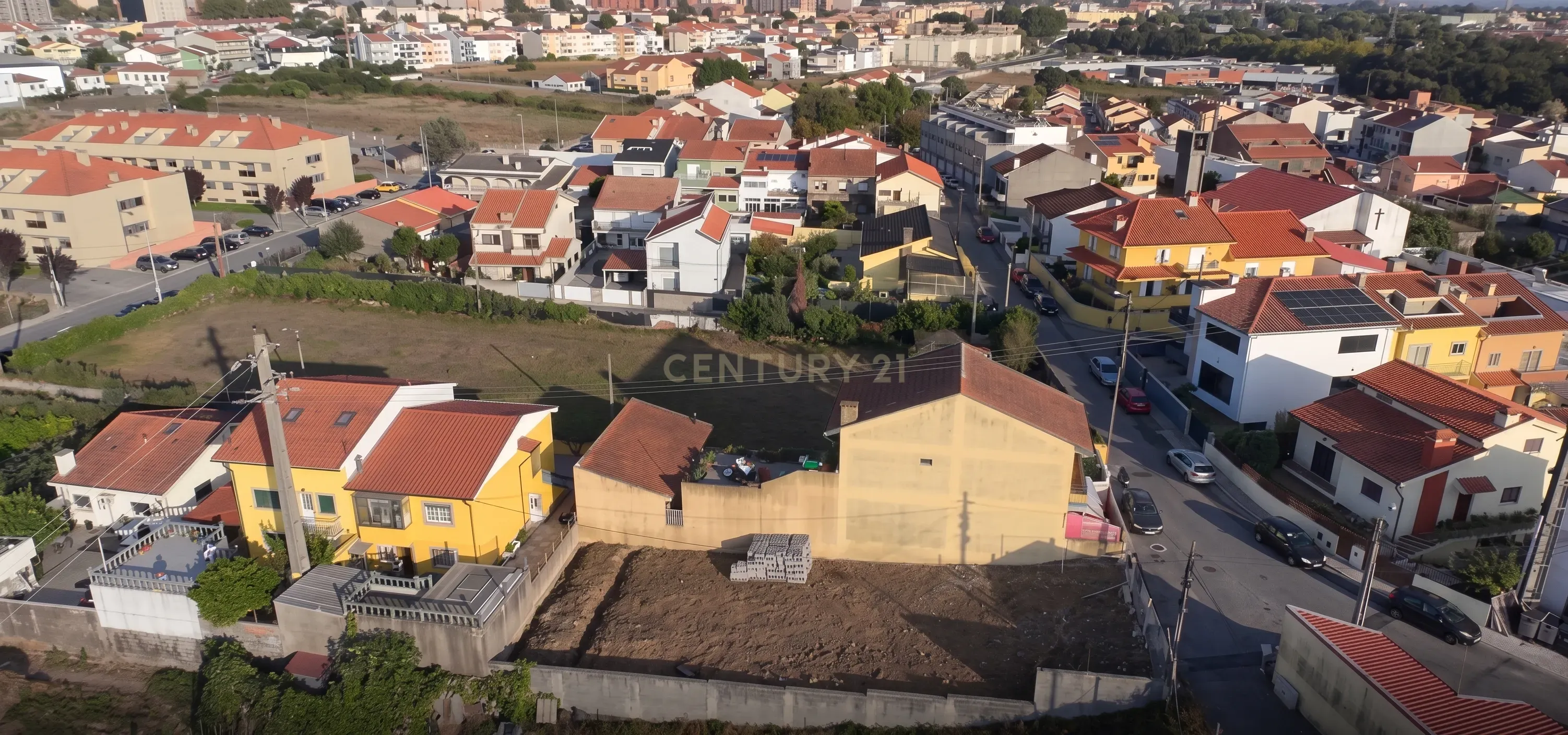 Fotografia 12 de Terreno urbano com 371m2 em Guifões, Matosinhos