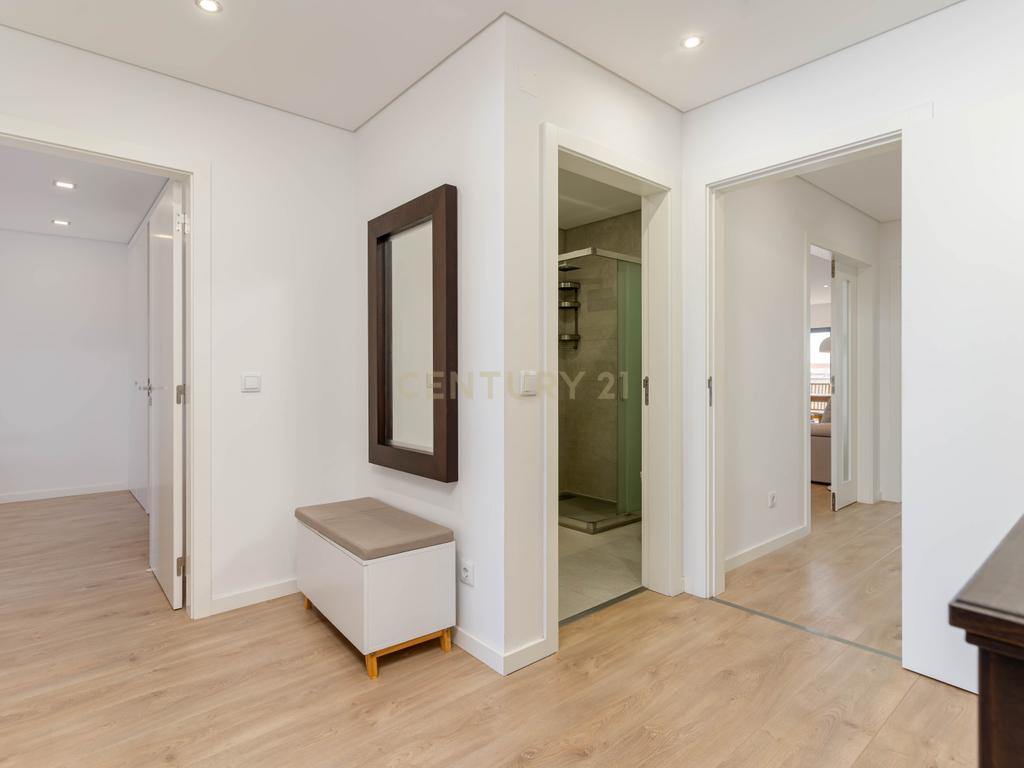 Duplex no Parque Luso em Corroios - Image 9
