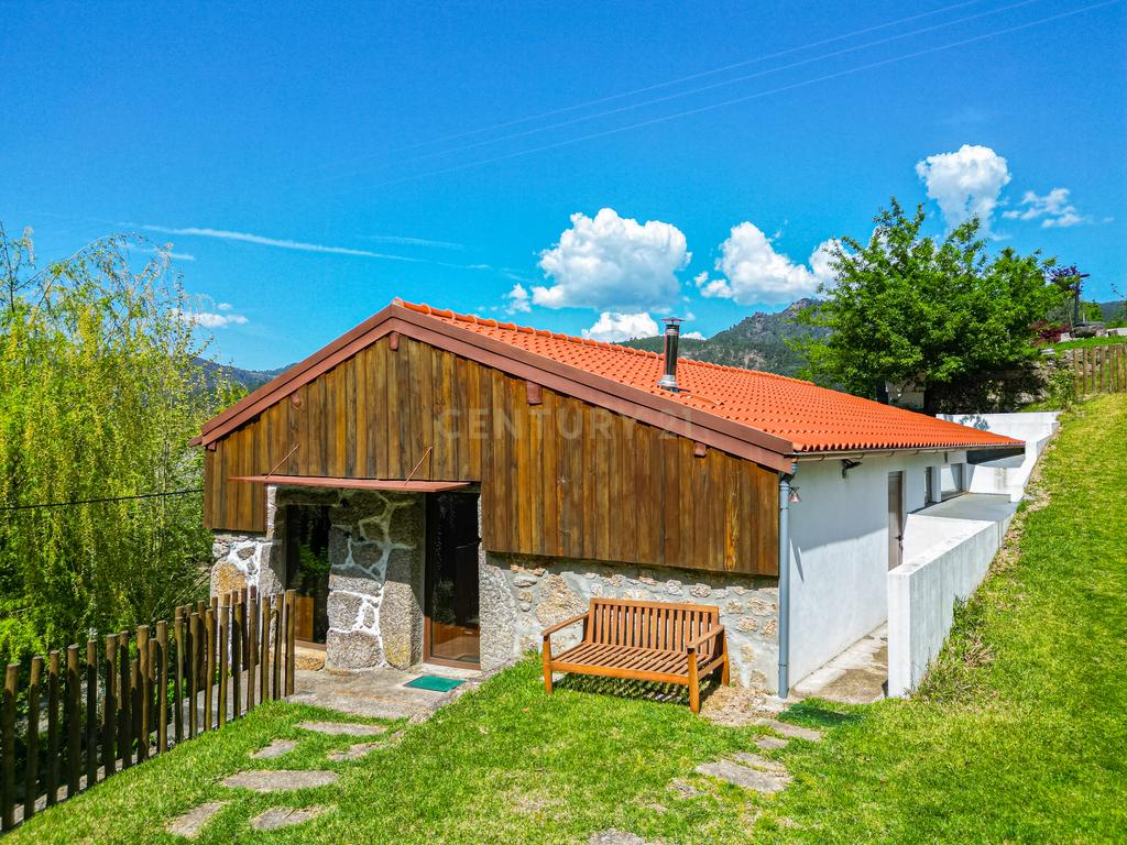 Um Refúgio no Gerês com 2 casas junto ao Rio  - Image 22