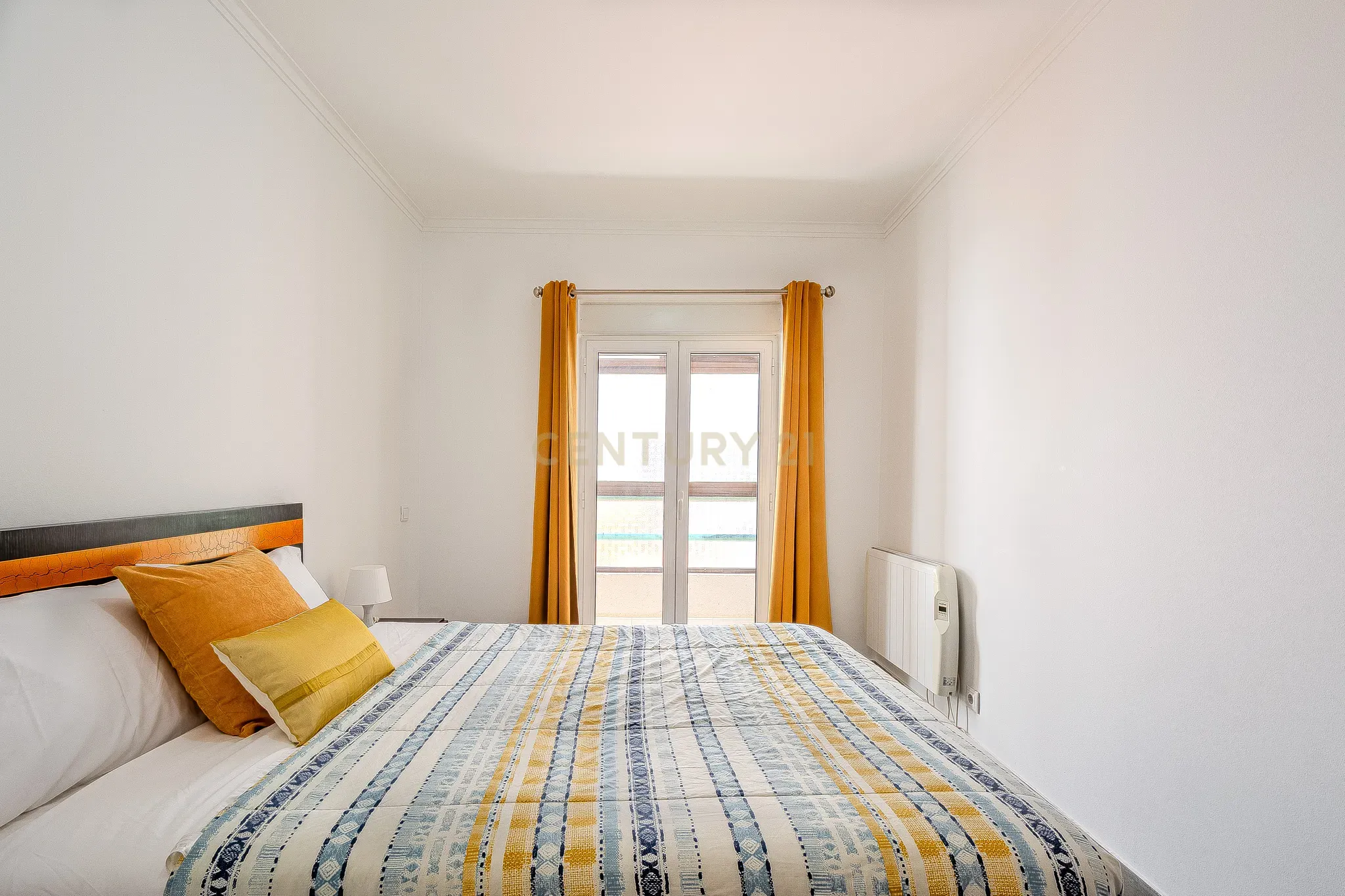 Apartamento T2 com Vista Mar na Primeira Linha de Praia – Quarteira - Image 15