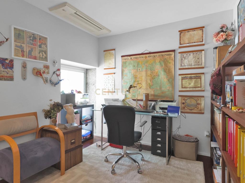 Exclusiva Moradia de Luxo no Coração do Ouro – Rua Senhor da Boa Morte, Porto - Image 25