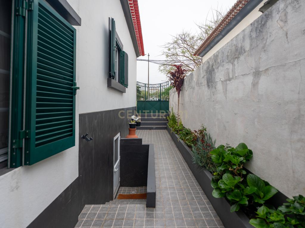 Moradia T4 em Santa Clara - Image 28