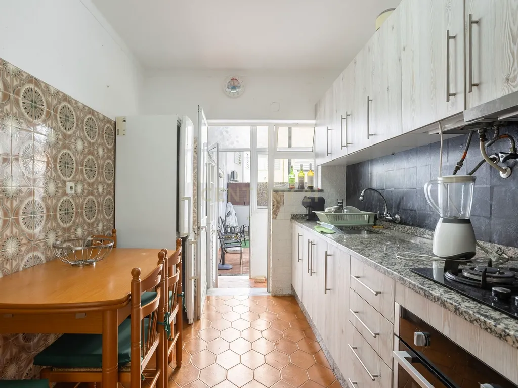 Apartamento T3 no Rés do Chão com Quintal - Image 8