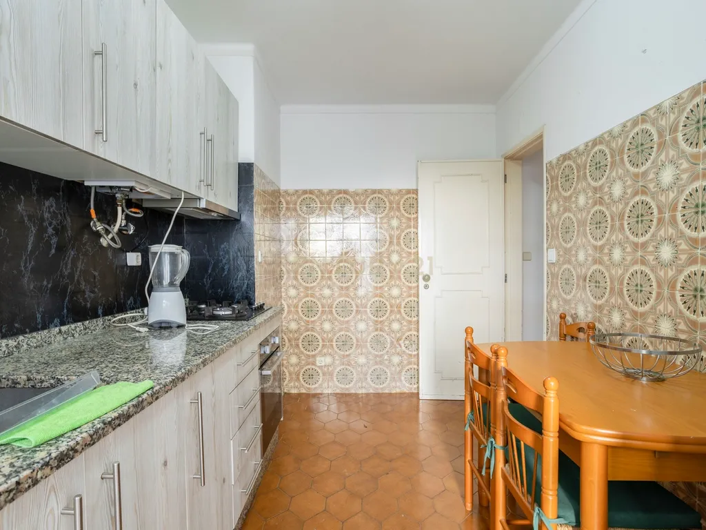 Apartamento T3 no Rés do Chão com Quintal - Image 10