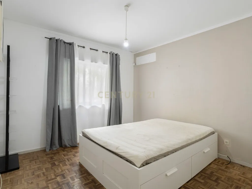 Apartamento T3 no Rés do Chão com Quintal - Image 11
