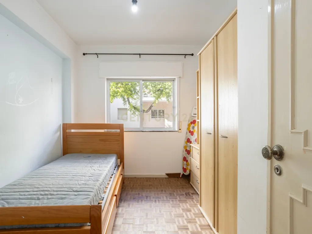 Apartamento T3 no Rés do Chão com Quintal - Image 17