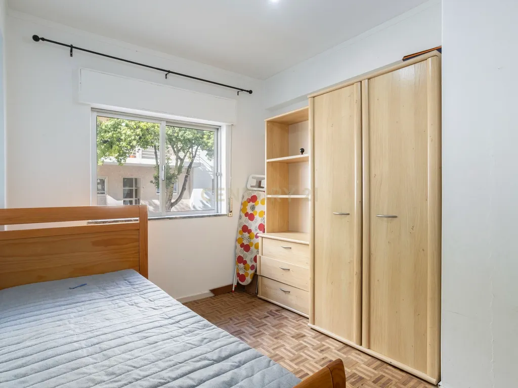 Apartamento T3 no Rés do Chão com Quintal - Image 18
