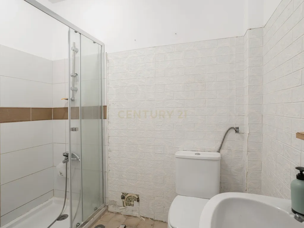 Apartamento T3 no Rés do Chão com Quintal - Image 21
