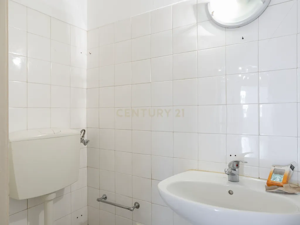 Apartamento T3 no Rés do Chão com Quintal - Image 22