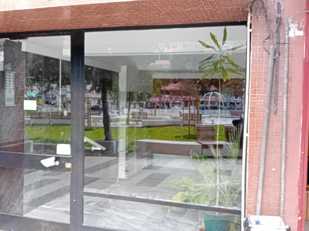 T2 renovado na Praça do Brasil - no centro de Setúbal - Image 19