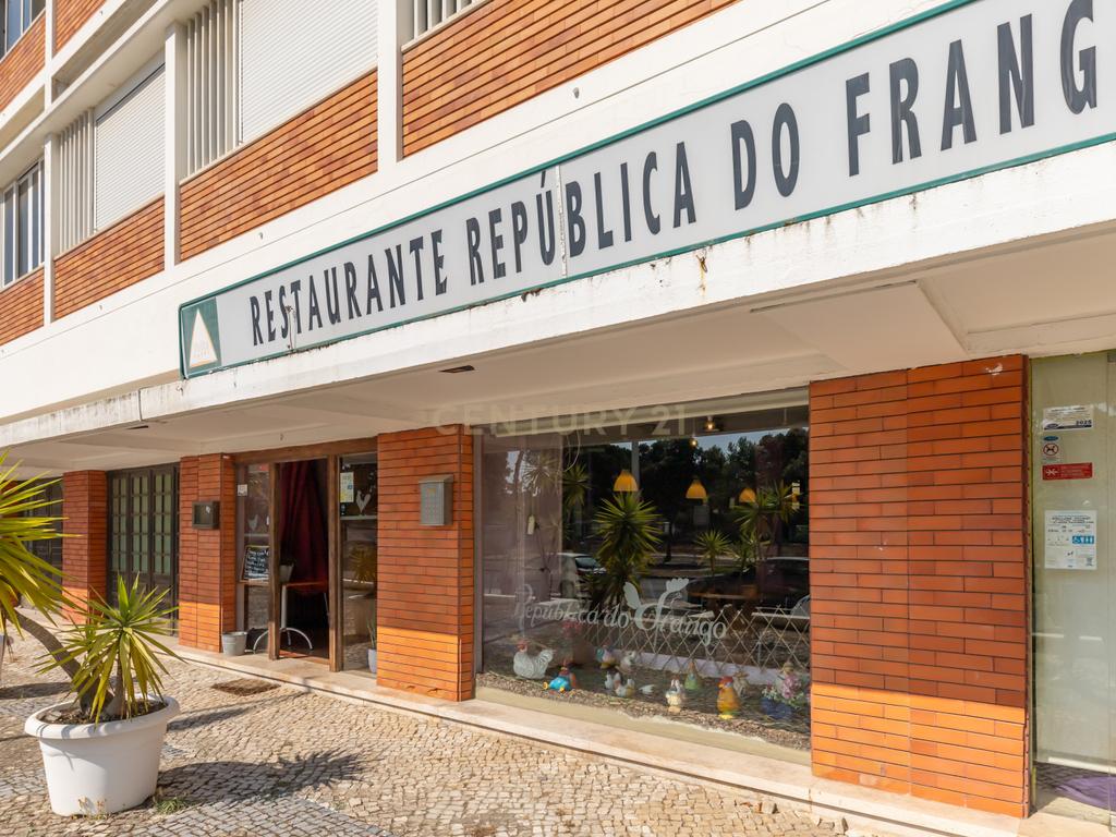 Restaurante "República dos Frangos" – Oportunidade Única em São João, Junto à Praia - Image 31