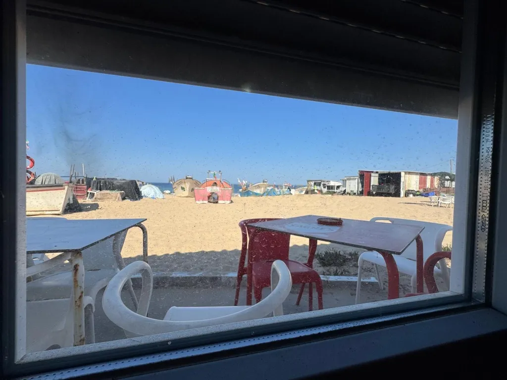 Moradia e restaurante na primeira linha da praia - Fonte da Telha - Image 15