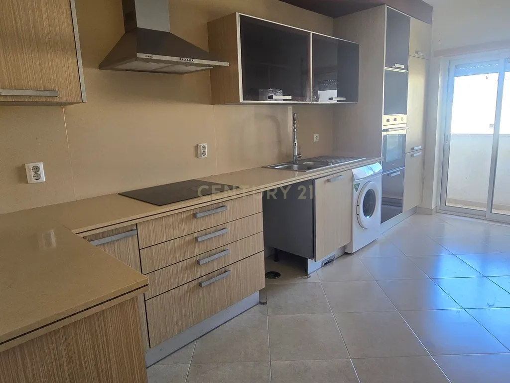 Apartamento T3 com suite e estacionamento | Fidalguinhos, Barreiro - Image 9