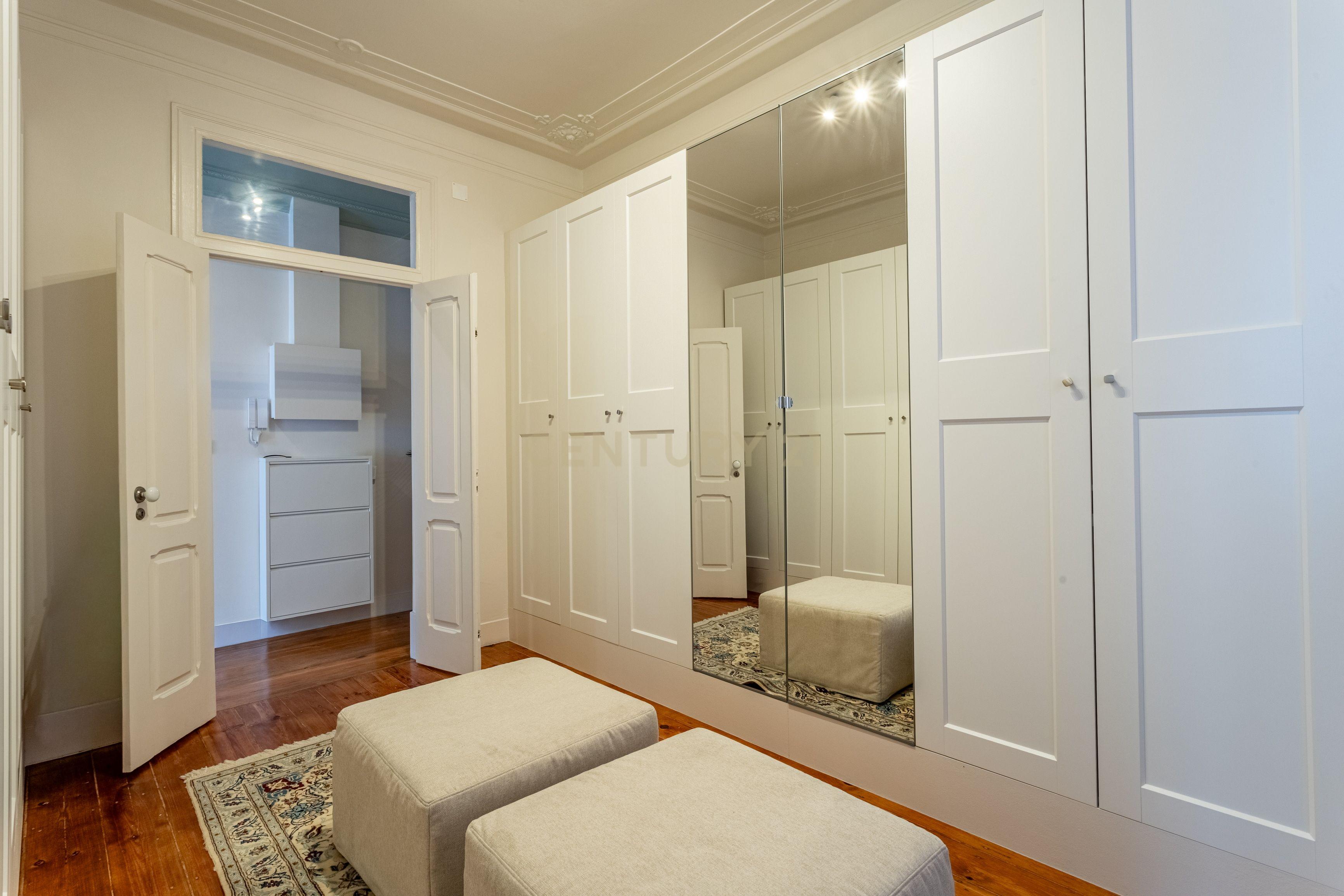 Fotografia 6 de Apartamento T4 Renovado em Santo António, Lisboa — Onde a elegância se sente em cada detalhe