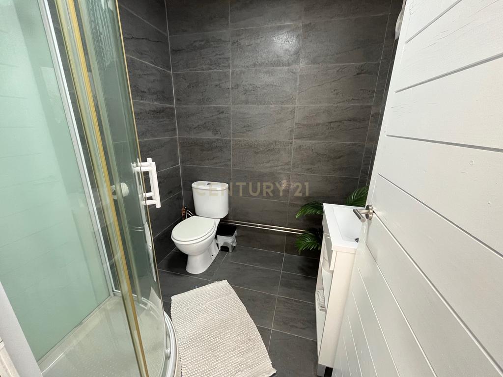 Moradia com quatro apartamentos independentes, três T2 e um T3 em Atouguia da Baleia. Ideal para famílias ou grupos, preparada para turismo ou para arrendamento de longa duração. - Image 75