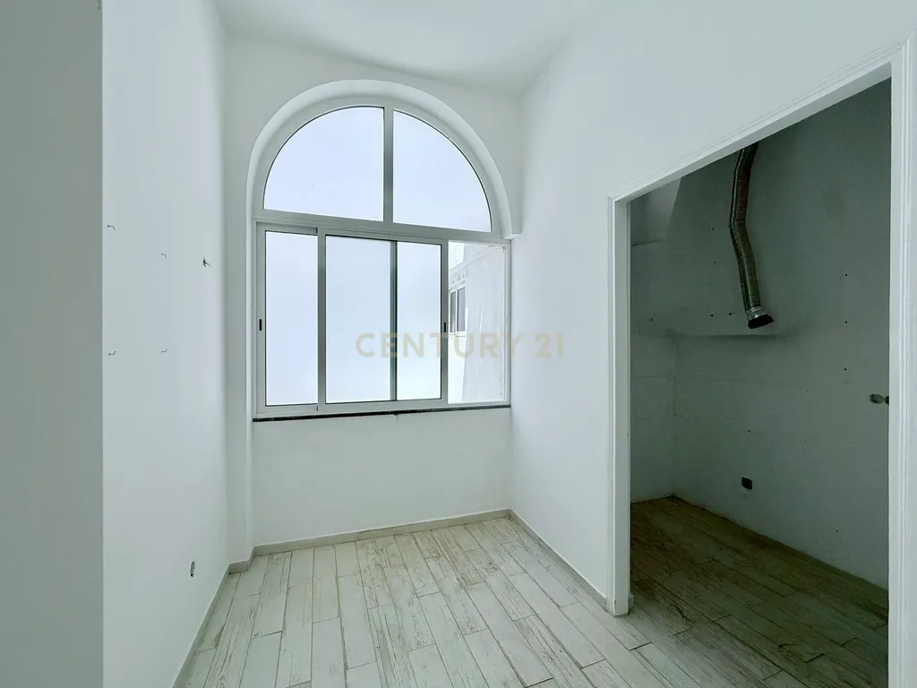 Apartamento T3 Duplex no coração da Baixa de Olhão - Image 13