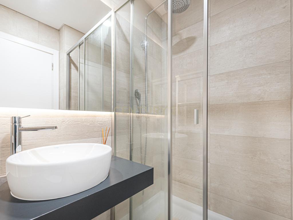 APARTAMENTO T2 NO EMPREENDIMENTO SKY CITY, COM TERRAÇO, VARANDA, PARQUEAMENTOS E ARRECADAÇÃO, EM CONDOMÍNIO COM JARDIM E PISCINA - Image 24