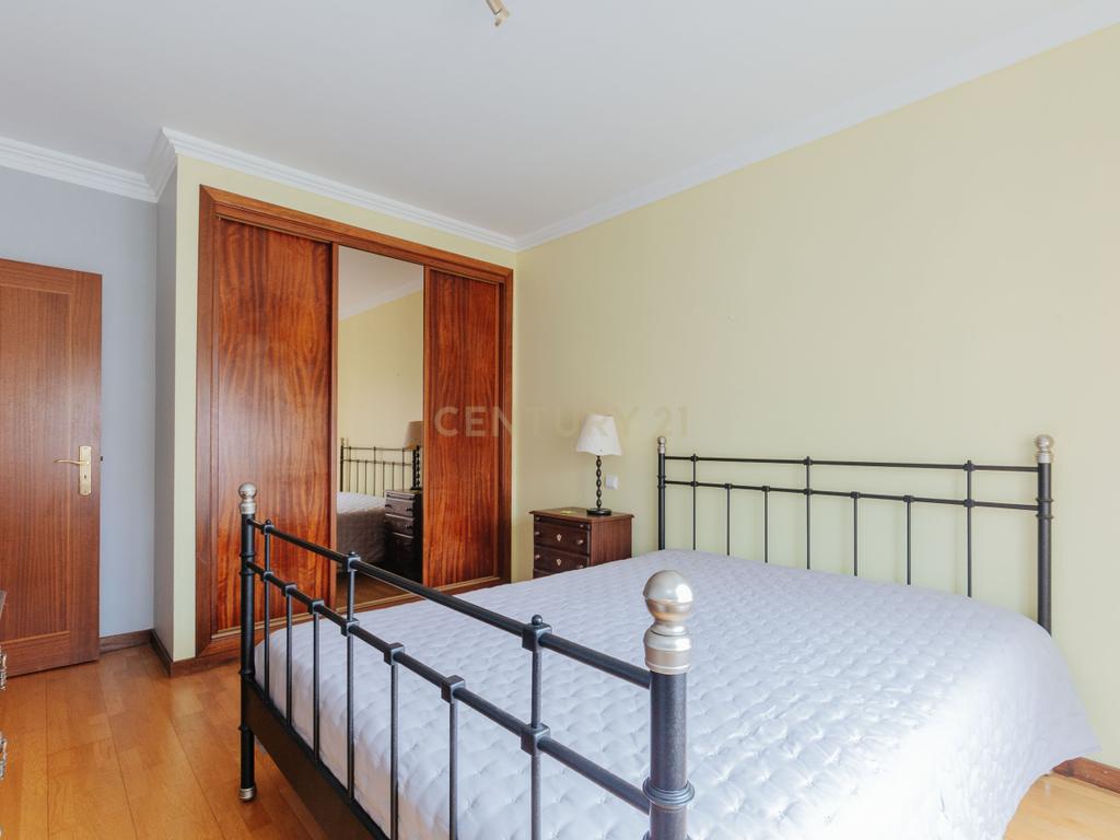 T3 na Ramada | Praça Sara Afonso - Image 14
